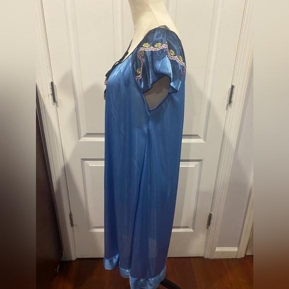 Blue Vintage Inspired Nightie with Embroidered Sleeves Sz 2X/3X PLUS - Picture 14 of 14